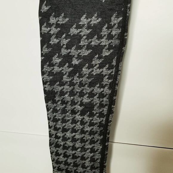 Fabletics Seamless Second Skin Houndstooth Legging - Picture 4 of 4
